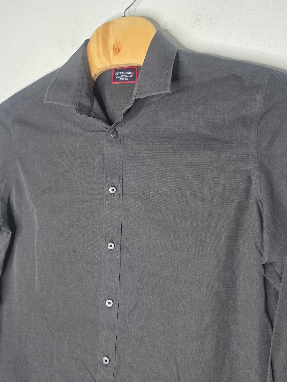 Untuckit Relaxed Fit Wrinkle Free Long Sleeve Button Down Shirt Men's Large L - Picture 3 of 5